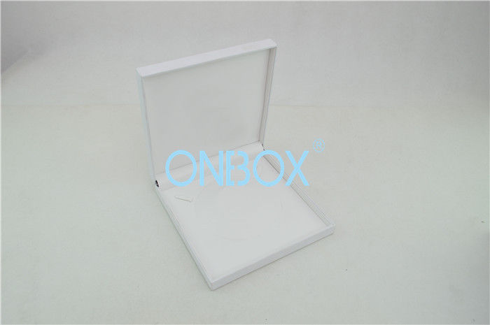 Women Necklace Elegant White Paper Jewelry Packaging Boxes Stitching White Leatherette Top